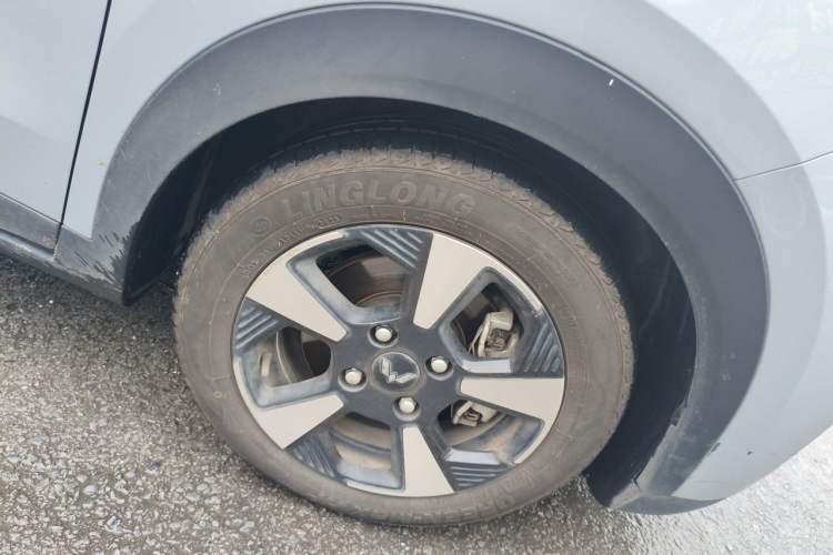 Used Wuling Bingo PLUS 2024 510 km Flagship Edition Four-Seater Version Right Front Wheel Hub