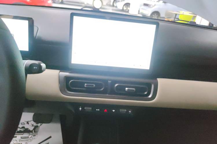 Used Wuling Bingo PLUS 2024 510 km Flagship Edition Four-Seater Version Audio And AC Panel