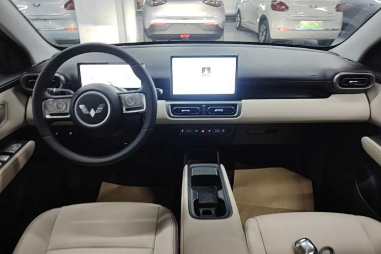 Used Wuling Bingo PLUS 2024 330 km Range Five-Seater Version Audio And AC Panel