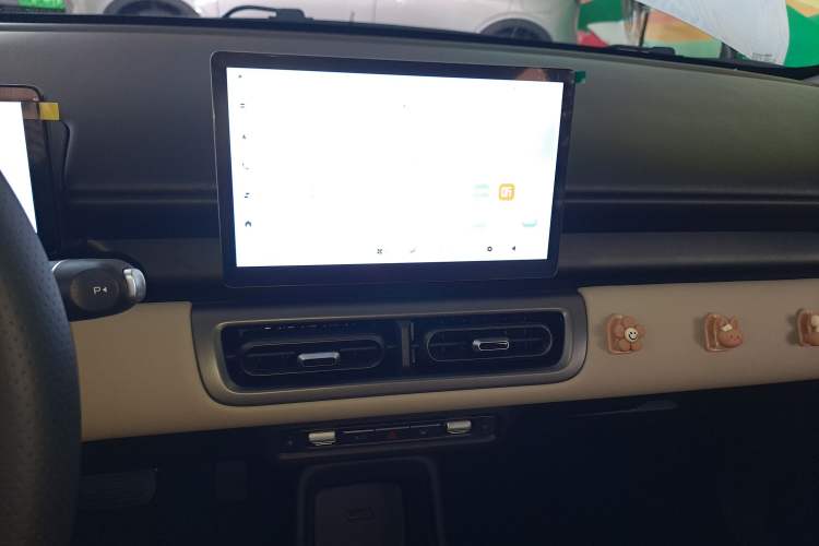 Used Wuling Bingo PLUS 2024 401 km Range 5-Seater Version Audio And AC Panel