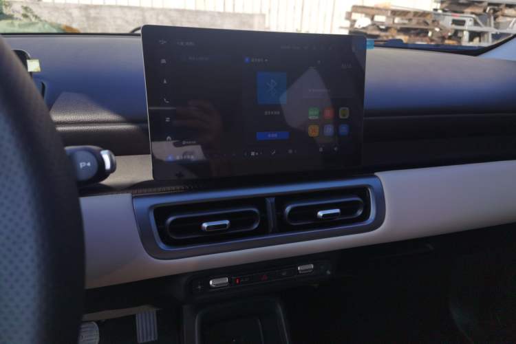 Used Wuling Bingo PLUS 2024 330 km Range Five-Seater Version Audio And AC Panel