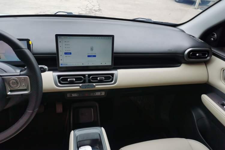 Used Wuling Bingo PLUS 2024 330 km Range Five-Seater Version Audio And AC Panel