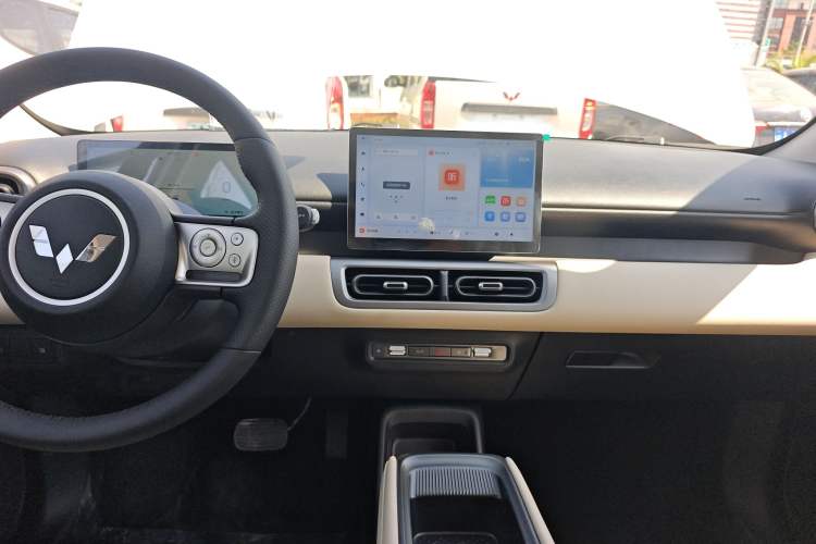 Used Wuling Bingo PLUS 2024 510 km Range 5-Seater Version Audio And AC Panel