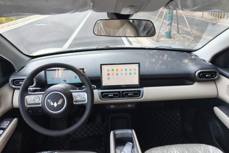 Used Wuling Bingo PLUS 2024 401 km Range 5-Seater Version Center Console
