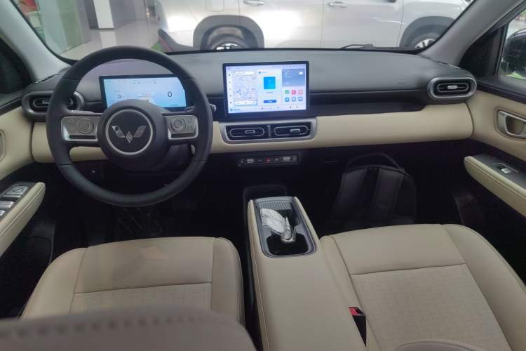 Used Wuling Bingo PLUS 2024 510 km Range 5-Seater Version Center Console