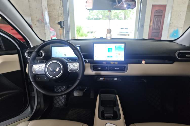Used Wuling Bingo PLUS 2024 401 km Range 5-Seater Version Center Console