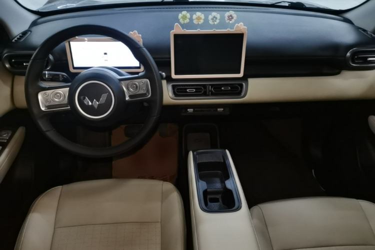 Used Wuling Bingo PLUS 2024 330 km Range Five-Seater Version Center Console