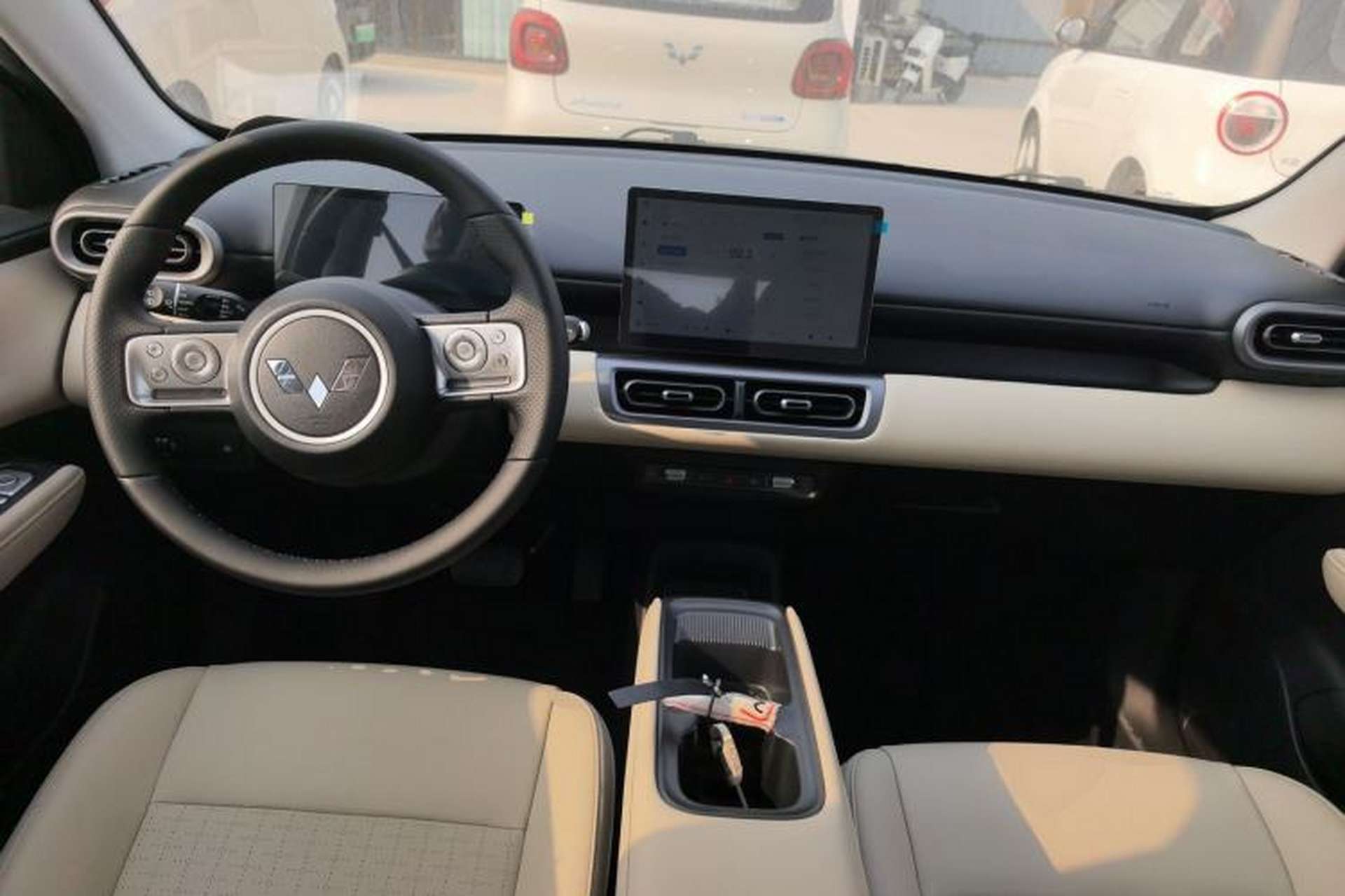 Used Wuling Bingo PLUS 2024 401 km Range 5-Seater Version Center Console