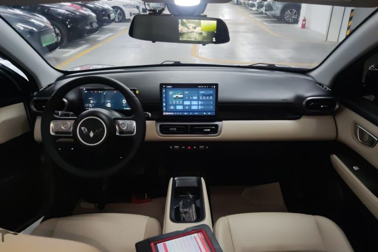 Used Wuling Bingo PLUS 2024 330 km Range Five-Seater Version Center Console