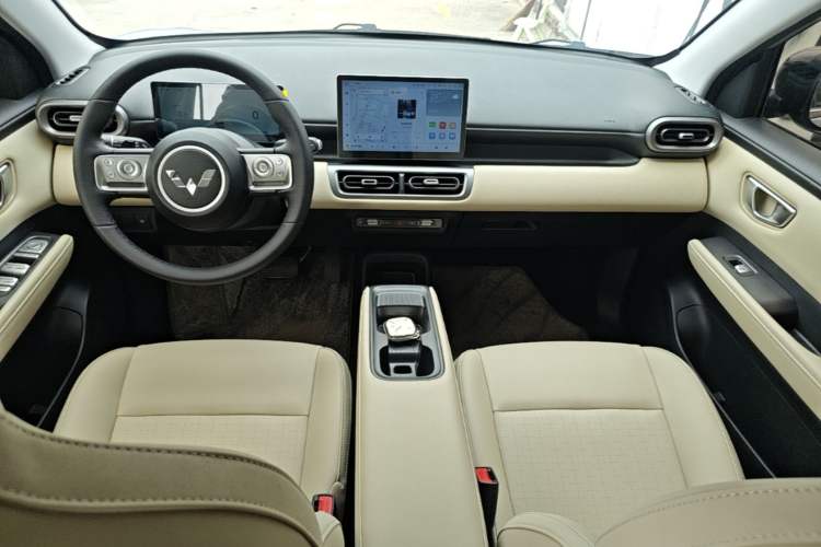 Used Wuling Bingo PLUS 2024 401 km Range 5-Seater Version Center Console