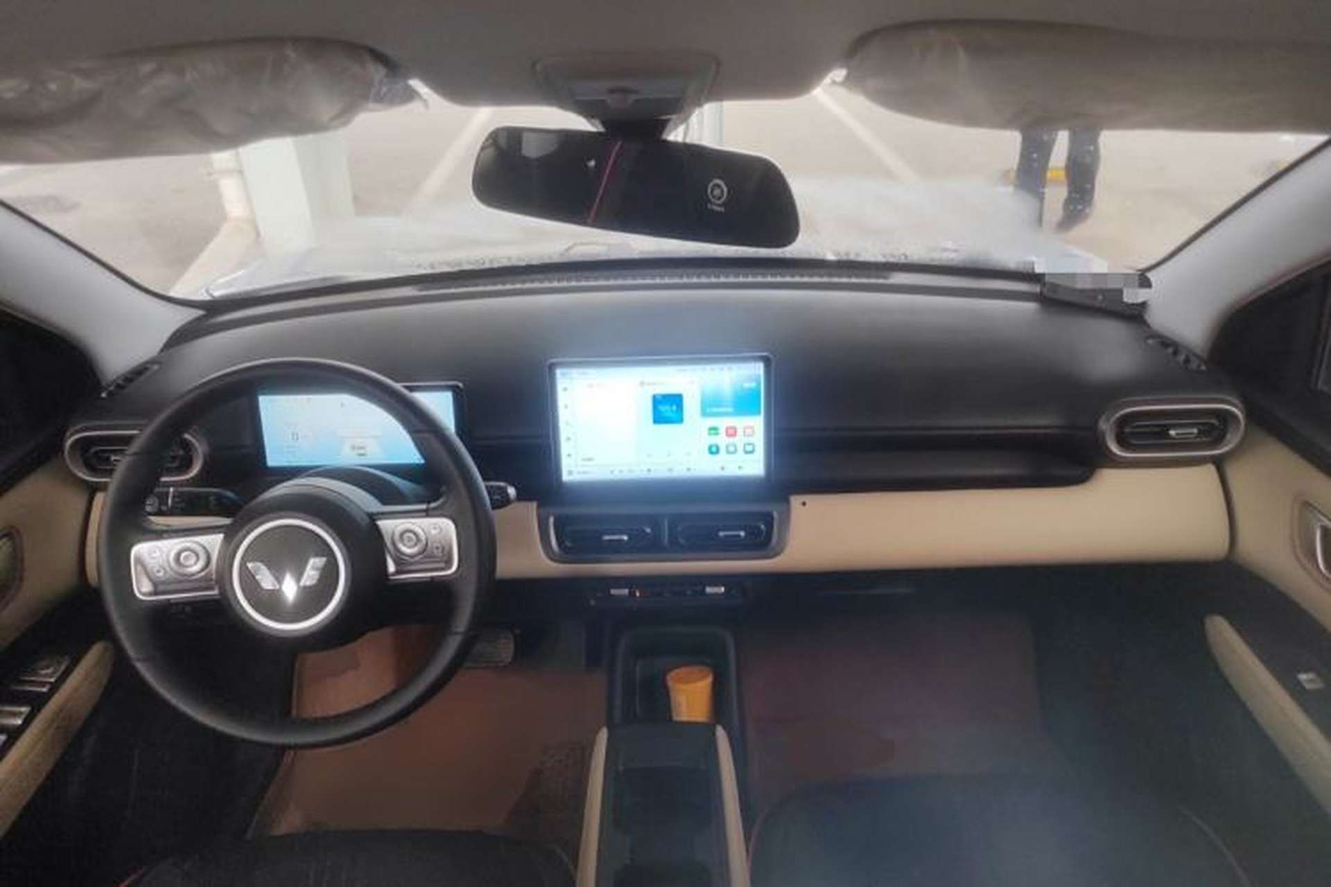 Used Wuling Bingo PLUS 2024 330 km Range Five-Seater Version Center Console
