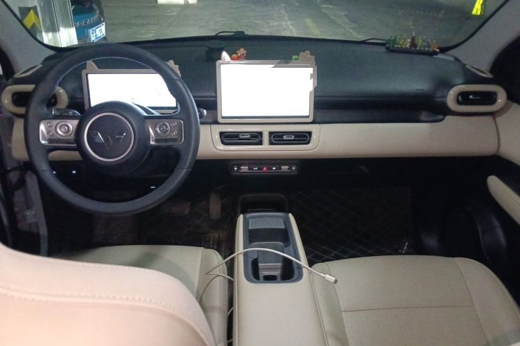 Used Wuling Bingo PLUS 2024 330 km Range Five-Seater Version Center Console