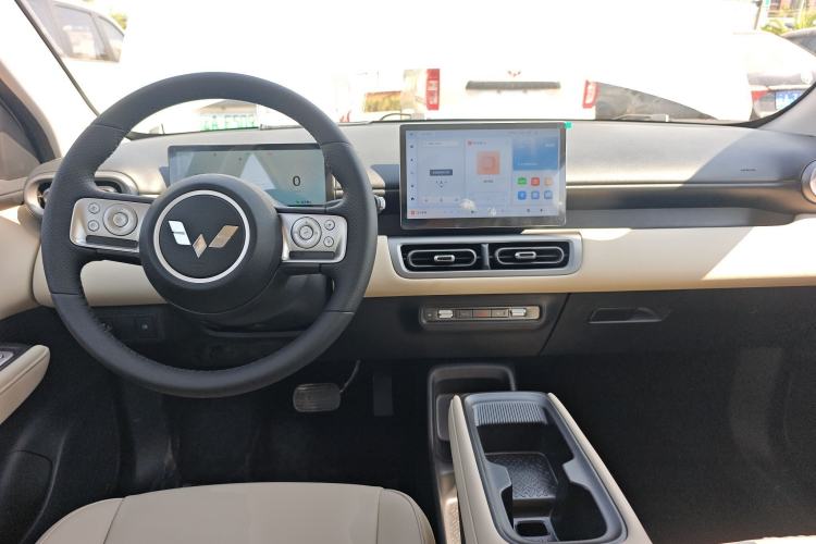 Used Wuling Bingo PLUS 2024 510 km Range 5-Seater Version Center Console