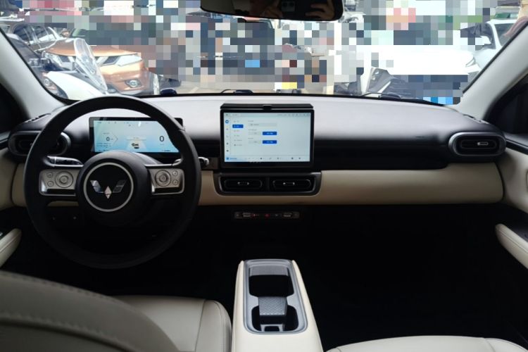 Used Wuling Bingo PLUS 2024 330 km Range Five-Seater Version Center Console