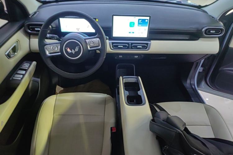 Used Wuling Bingo PLUS 2024 401 km Flagship Edition Four-Seater Version Center Console