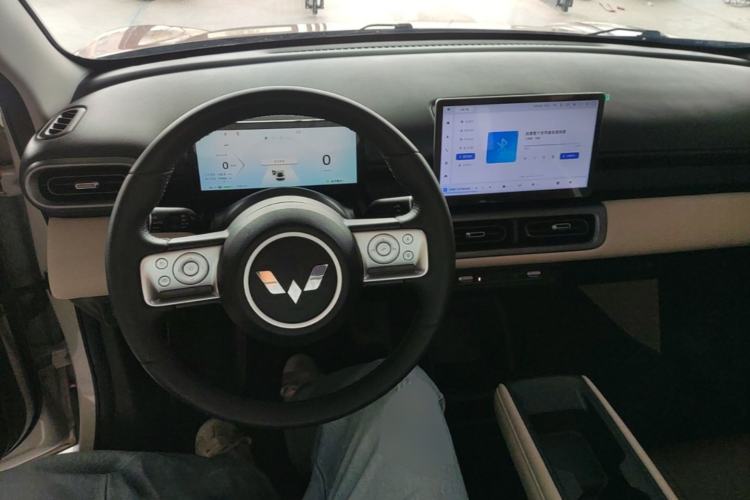 Used Wuling Bingo PLUS 2024 330 km Range Five-Seater Version Center Console