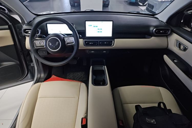 Used Wuling Bingo PLUS 2024 510 km Flagship Edition Four-Seater Version Center Console