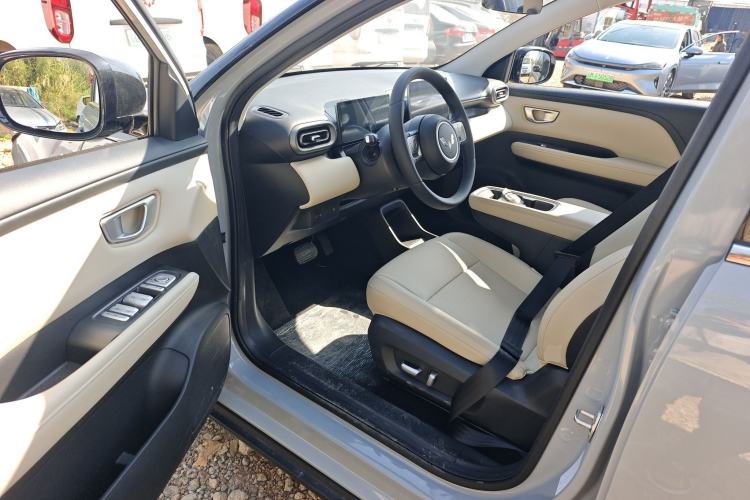 Used Wuling Bingo PLUS 2024 330 km Range Five-Seater Version Driver Seat