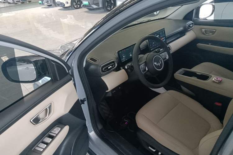 Used Wuling Bingo PLUS 2024 510 km Flagship Edition Four-Seater Version Driver Seat