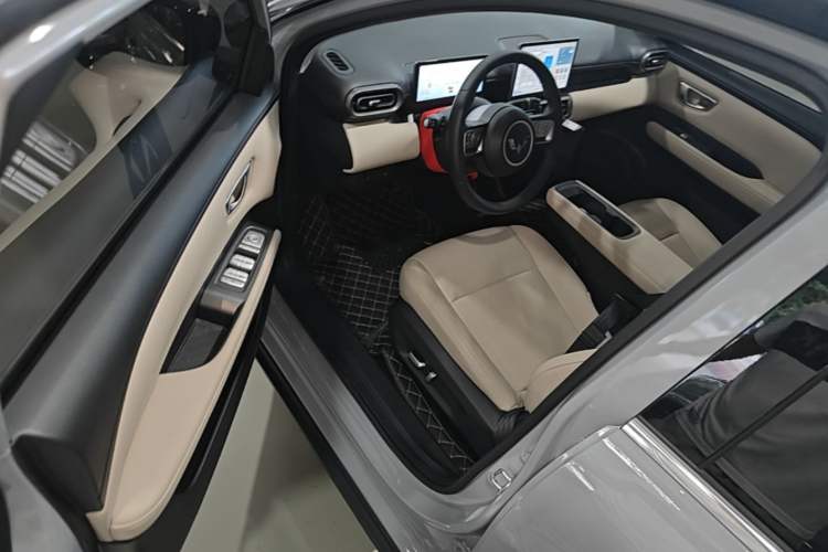 Used Wuling Bingo PLUS 2024 401 km Range 5-Seater Version Driver Seat