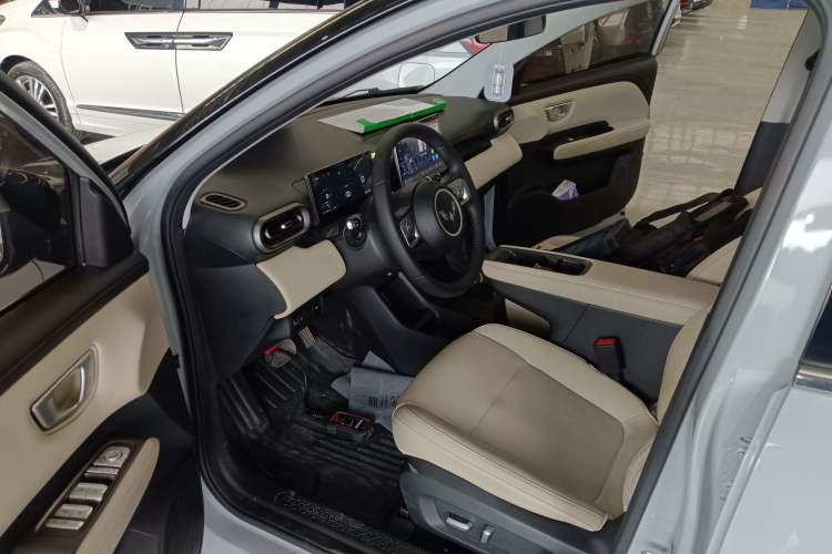 Used Wuling Bingo PLUS 2024 401 km Range 5-Seater Version Driver Seat