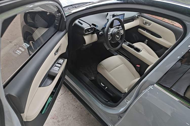 Used Wuling Bingo PLUS 2024 401 km Range 5-Seater Version Driver Seat