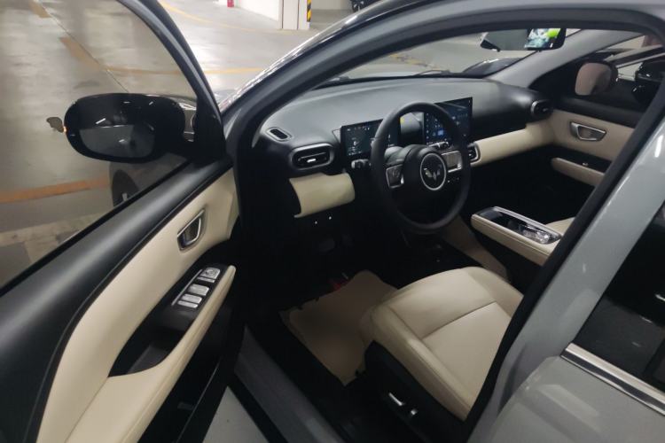 Used Wuling Bingo PLUS 2024 330 km Range Five-Seater Version Driver Seat