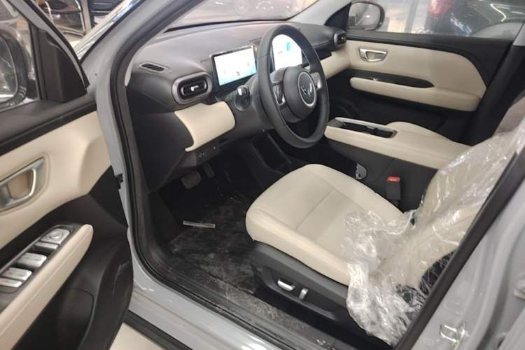 Used Wuling Bingo PLUS 2024 510 km Range 5-Seater Version Driver Seat