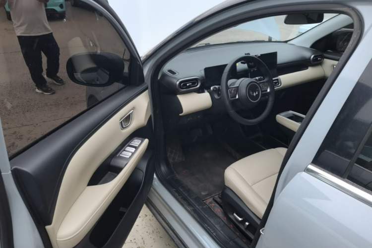 Used Wuling Bingo PLUS 2024 330 km Range Five-Seater Version Driver Seat