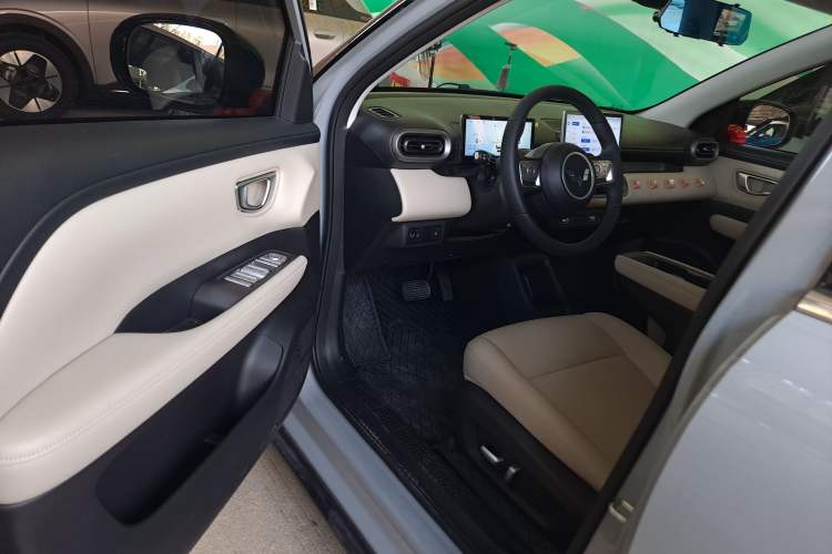 Used Wuling Bingo PLUS 2024 401 km Range 5-Seater Version Driver Seat