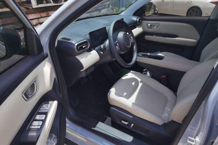 Used Wuling Bingo PLUS 2024 330 km Range Five-Seater Version Driver Seat