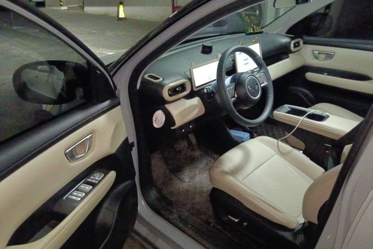 Used Wuling Bingo PLUS 2024 330 km Range Five-Seater Version Driver Seat