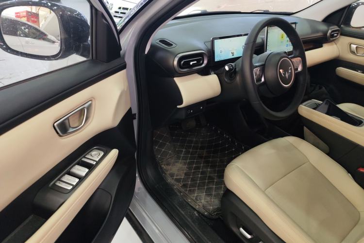 Used Wuling Bingo PLUS 2024 330 km Range Five-Seater Version Driver Seat