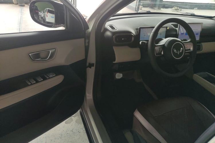 Used Wuling Bingo PLUS 2024 330 km Range Five-Seater Version Driver Seat