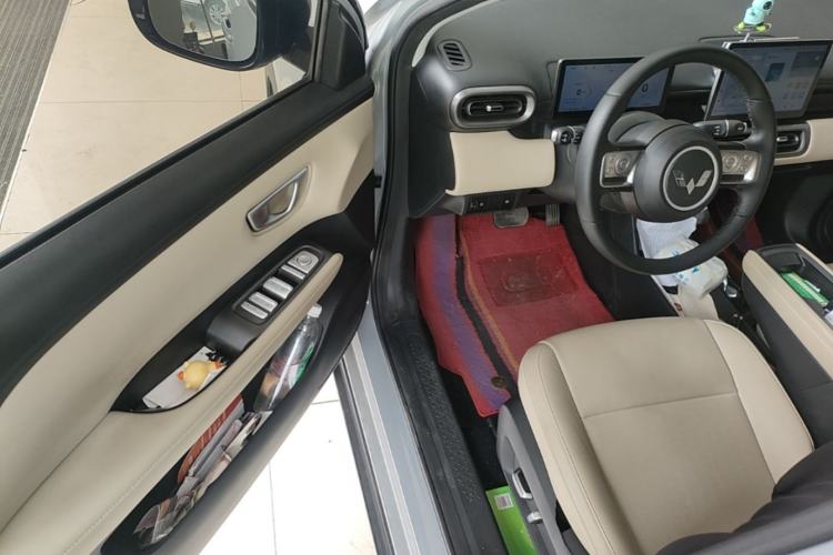 Used Wuling Bingo PLUS 2024 330 km Range Five-Seater Version Driver Seat