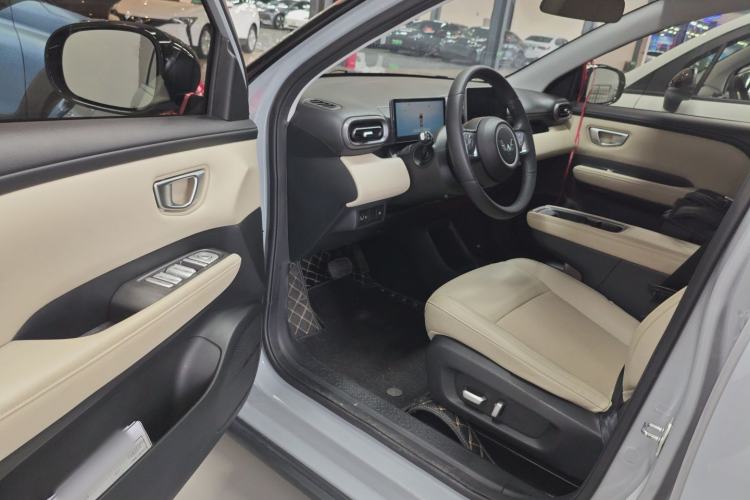Used Wuling Bingo PLUS 2024 330 km Range Five-Seater Version Driver Seat