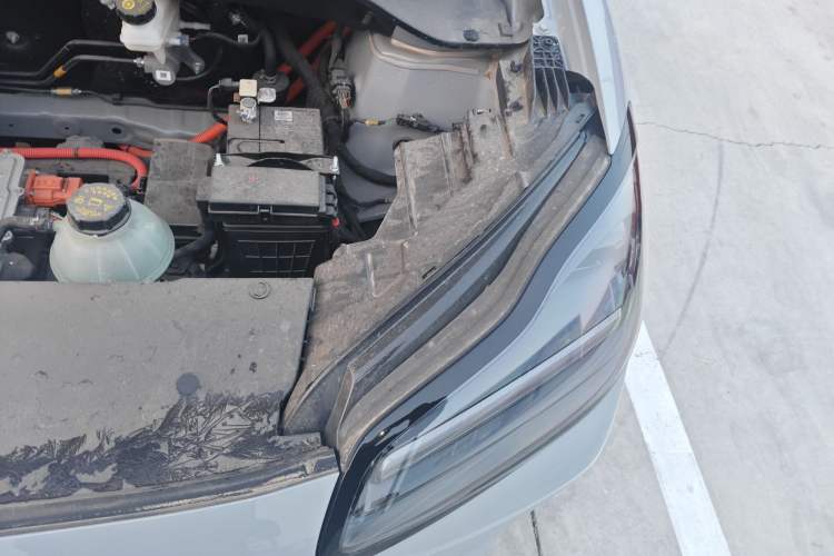 Used Wuling Bingo PLUS 2024 330 km Range Five-Seater Version Engine Bay Left
