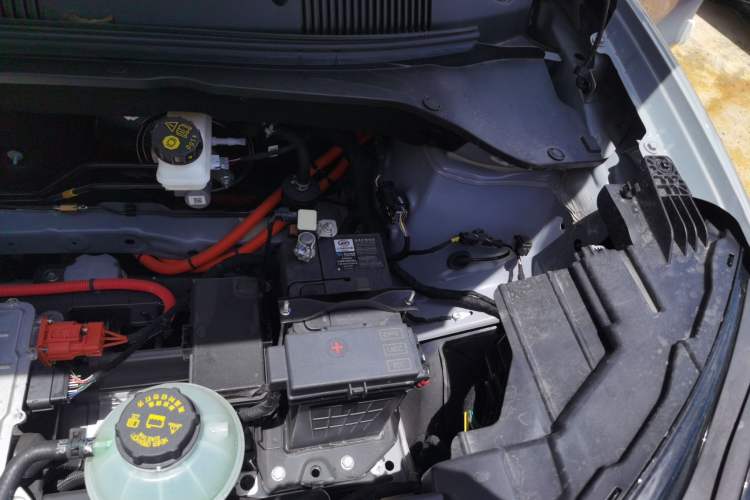 Used Wuling Bingo PLUS 2024 330 km Range Five-Seater Version Engine Bay Left