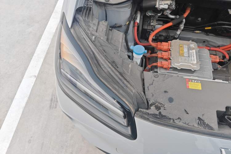 Used Wuling Bingo PLUS 2024 330 km Range Five-Seater Version Engine Bay Right