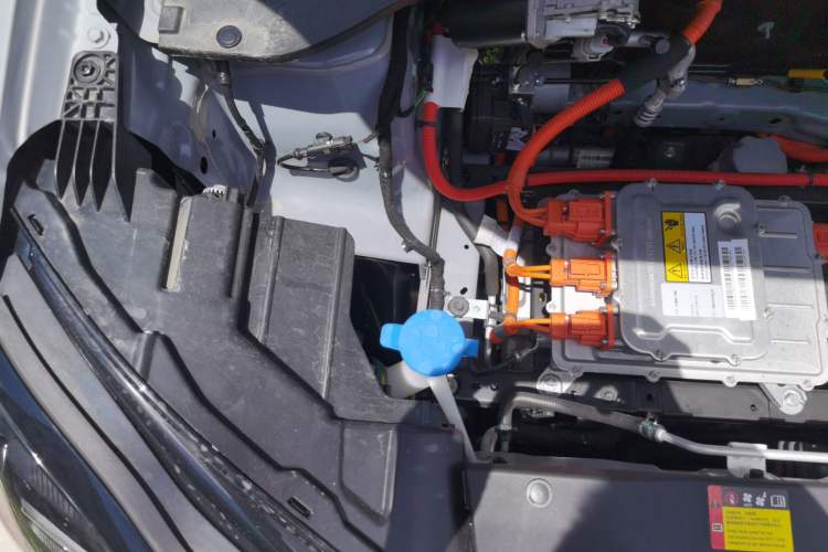 Used Wuling Bingo PLUS 2024 330 km Range Five-Seater Version Engine Bay Right