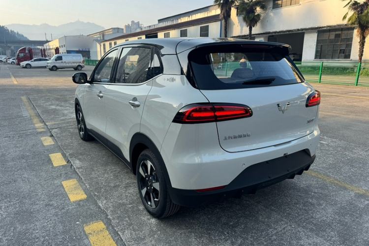 Used Wuling Bingo PLUS 2024 330 km Range Five-Seater Version Exterior 2