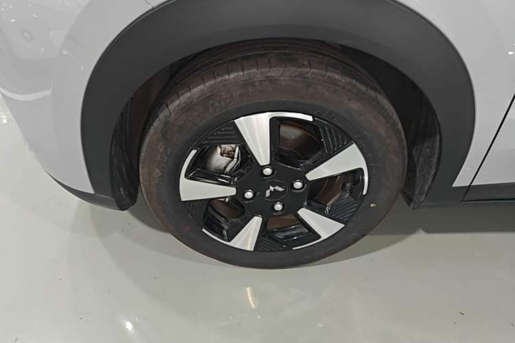 Used Wuling Bingo PLUS 2024 401 km Range 5-Seater Version Exterior 4