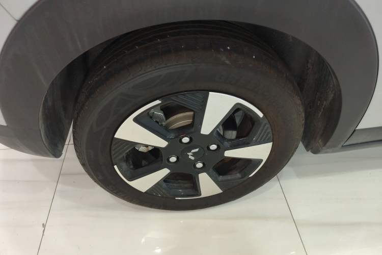 Used Wuling Bingo PLUS 2024 330 km Range Five-Seater Version Exterior 5