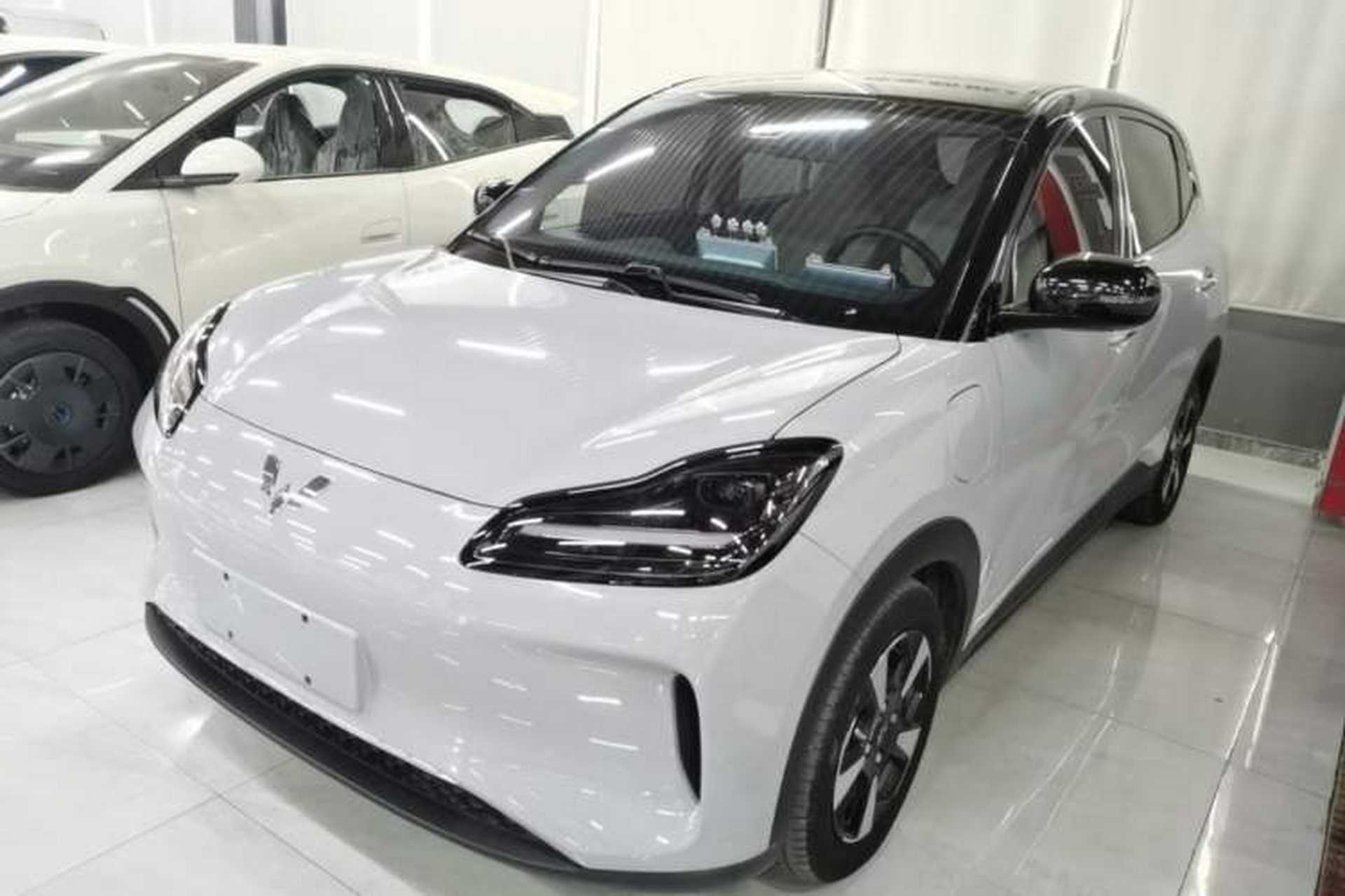 Used Wuling Bingo PLUS 2024 330 km Range Five-Seater Version Front Left 45 Deg