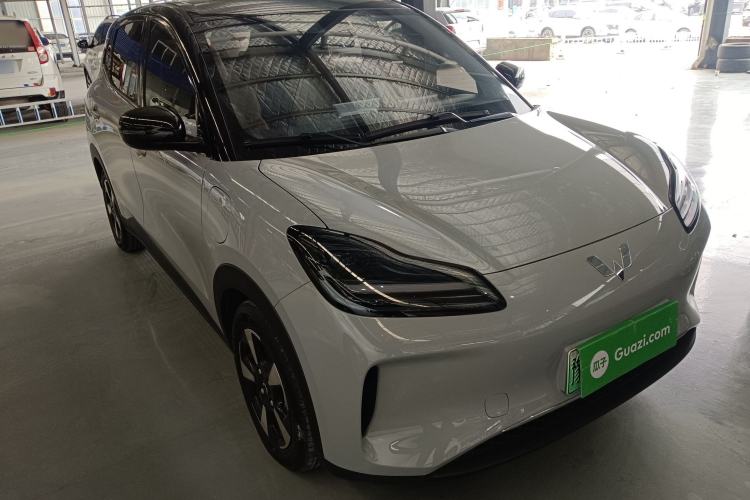 Used Wuling Bingo PLUS 2024 401 km Range 5-Seater Version Front Right 45 Deg