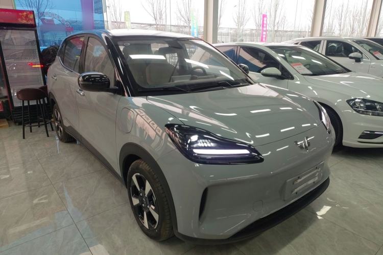 Used Wuling Bingo PLUS 2024 510 km Range 5-Seater Version Front Right 45 Deg