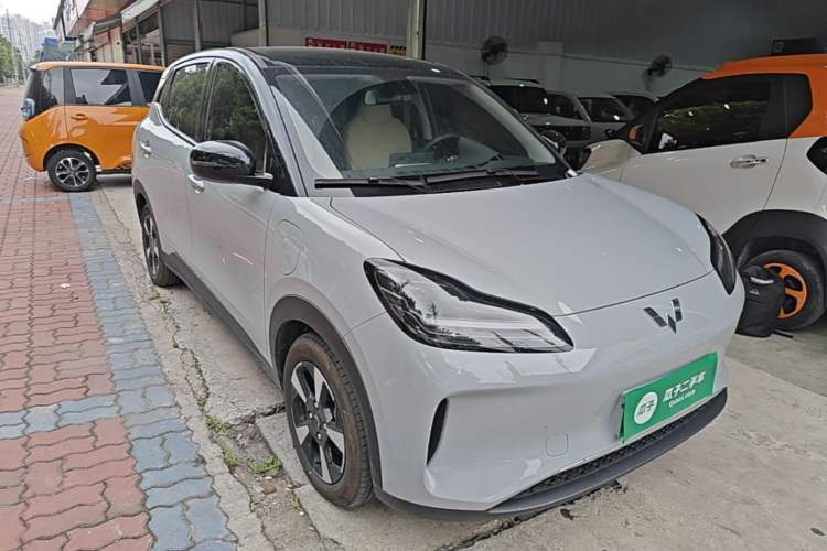 Used Wuling Bingo PLUS 2024 401 km Range 5-Seater Version Front Right 45 Deg