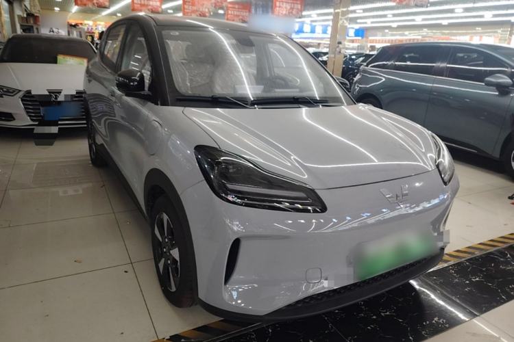 Used Wuling Bingo PLUS 2024 510 km Range 5-Seater Version Front Right 45 Deg