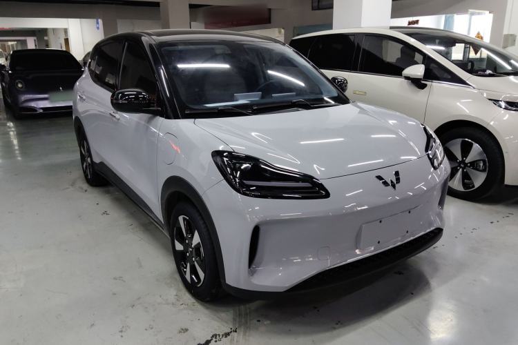 Used Wuling Bingo PLUS 2024 330 km Range Five-Seater Version Front Right 45 Deg