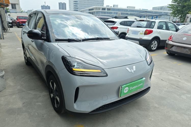 Used Wuling Bingo PLUS 2024 401 km Range 5-Seater Version Front Right 45 Deg